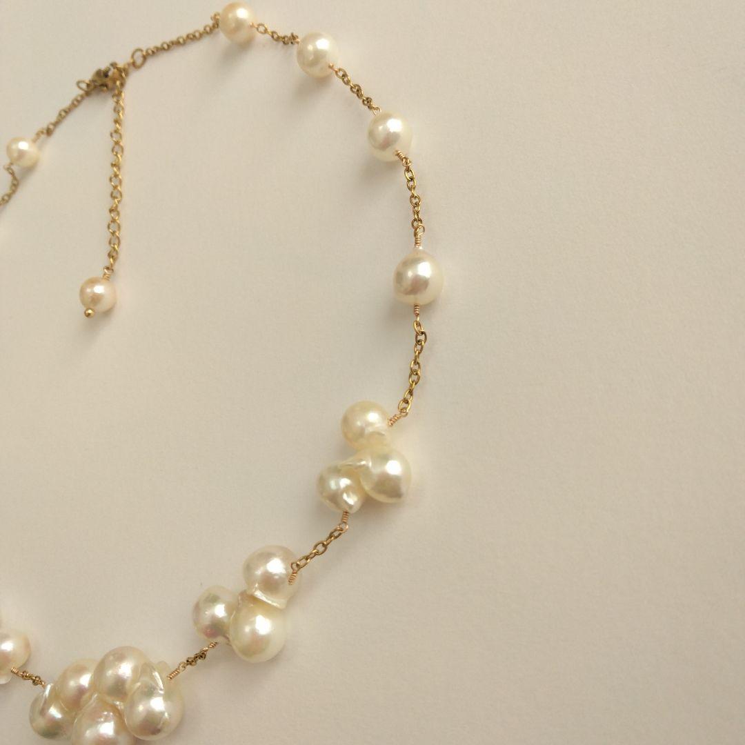 Akoya pearl necklace with flower-shaped pearls in gold color on stainless steel chain