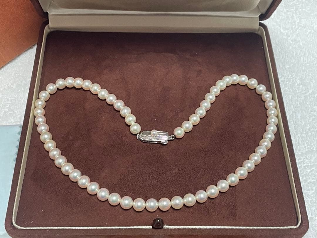 Mikimoto Akoya SIL marked pearl necklace featuring 6.5mm to 7.0mm pearls on a 40.5cm chain