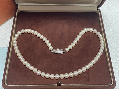 Mikimoto Akoya SIL marked pearl necklace featuring 6.5mm to 7.0mm pearls on a 40.5cm chain