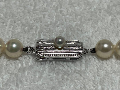 Mikimoto Akoya SIL marked pearl necklace featuring 6.5mm to 7.0mm pearls on a 40.5cm chain
