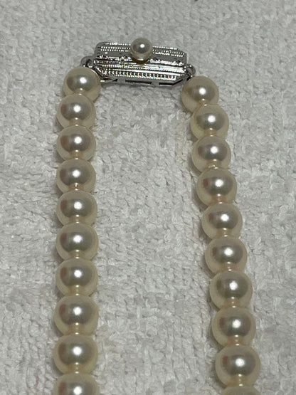 Mikimoto Akoya SIL marked pearl necklace featuring 6.5mm to 7.0mm pearls on a 40.5cm chain