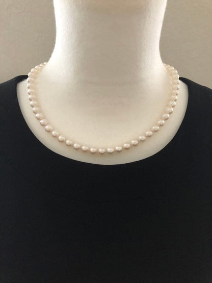Akoya pearl 3-piece set with silver chain, 7-8.5 mm pearls, K14WG earrings, and pearl identification certificate