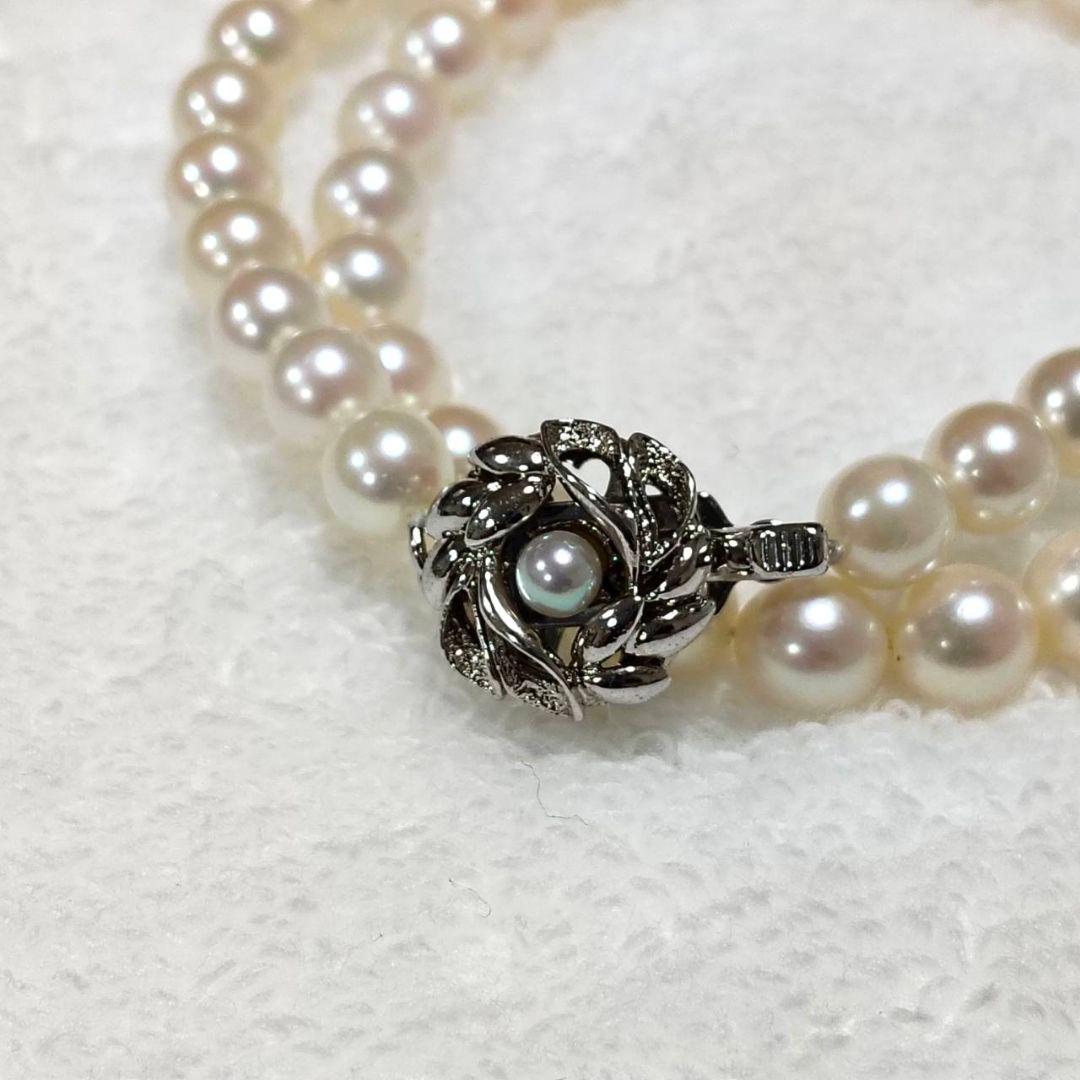 Akoya pearl necklace with 7mm round pearls and silver marking, 36cm length, displayed on white background