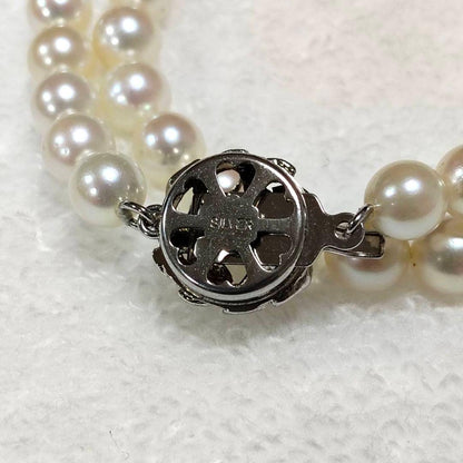 Akoya pearl necklace with 7mm round pearls and silver marking, 36cm length, displayed on white background