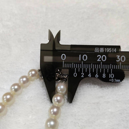 Akoya pearl necklace with 7mm round pearls and silver marking, 36cm length, displayed on white background
