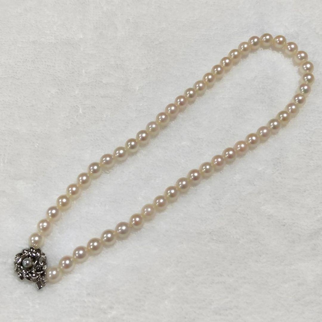 Akoya pearl necklace with 7mm round pearls and silver marking, 36cm length, displayed on white background