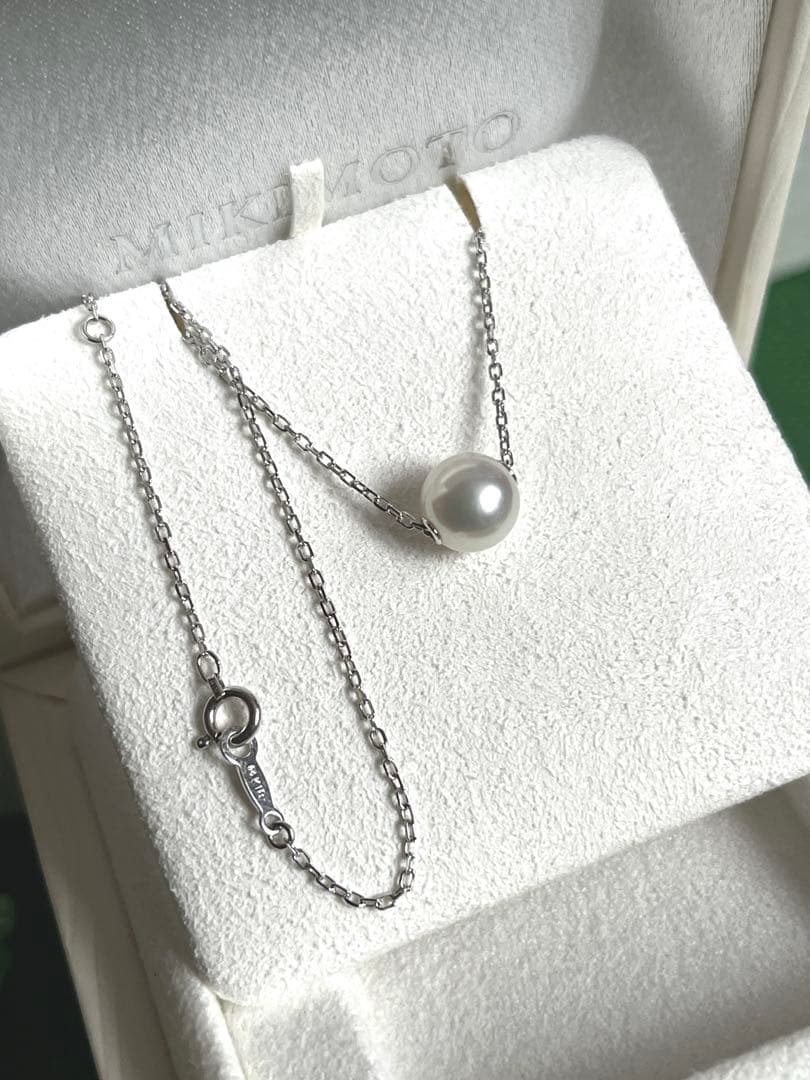 MIKIMOTO pearl necklace with 8.2mm pearls set in K18 white gold chain