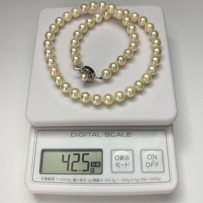 Aoya pearl necklace with 8.5mm Akoya pearls in champagne gold, 44cm length