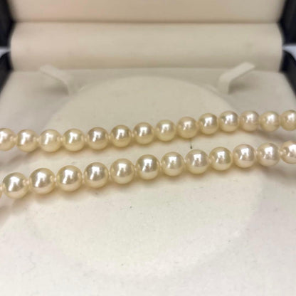 Aoya pearl necklace with 8.5mm Akoya pearls in champagne gold, 44cm length