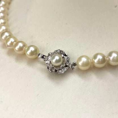 Aoya pearl necklace with 8.5mm Akoya pearls in champagne gold, 44cm length