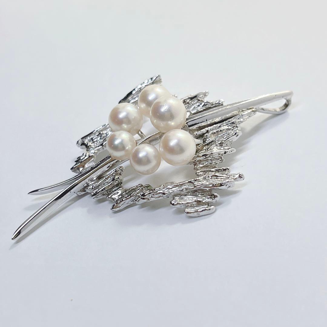 Mikimoto silver pearl pendant top featuring a 5.1 to 6.4 mm pearl without chain