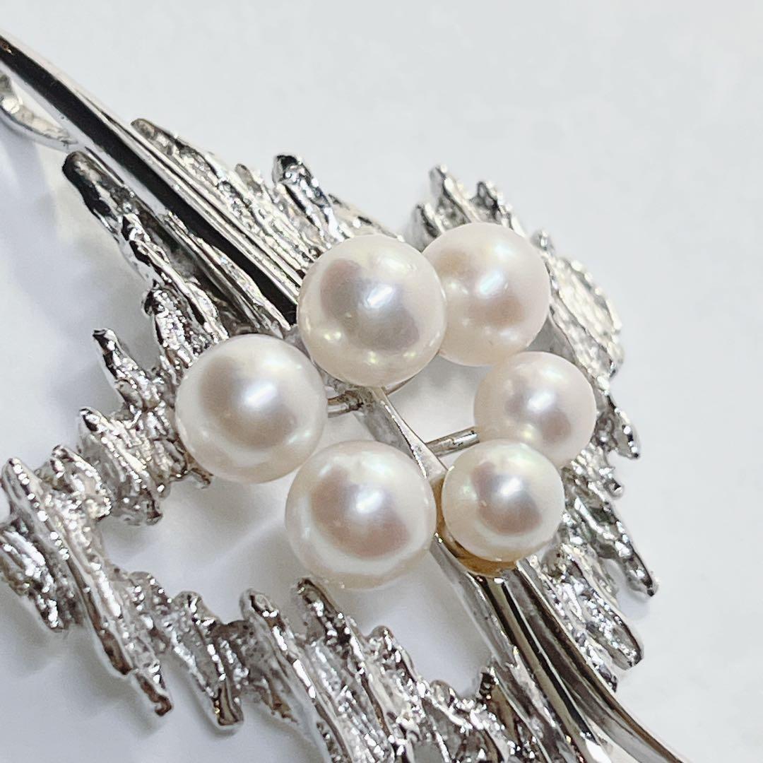 Mikimoto silver pearl pendant top featuring a 5.1 to 6.4 mm pearl without chain