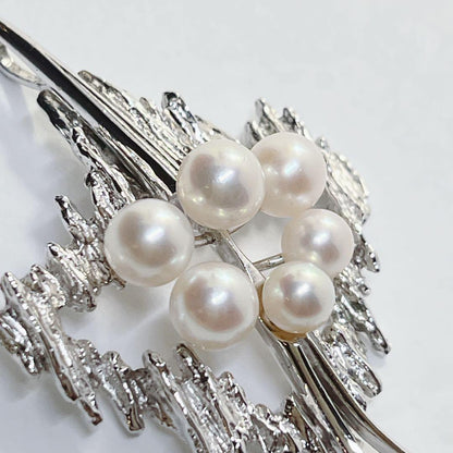 Mikimoto silver pearl pendant top featuring a 5.1 to 6.4 mm pearl without chain