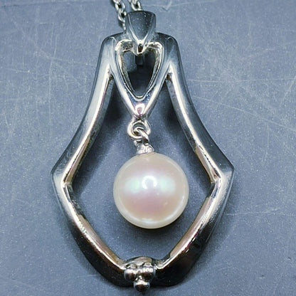 MIKIMOTO pearl necklace featuring a single 7mm pearl pendant with silver marking on 40.5cm chain