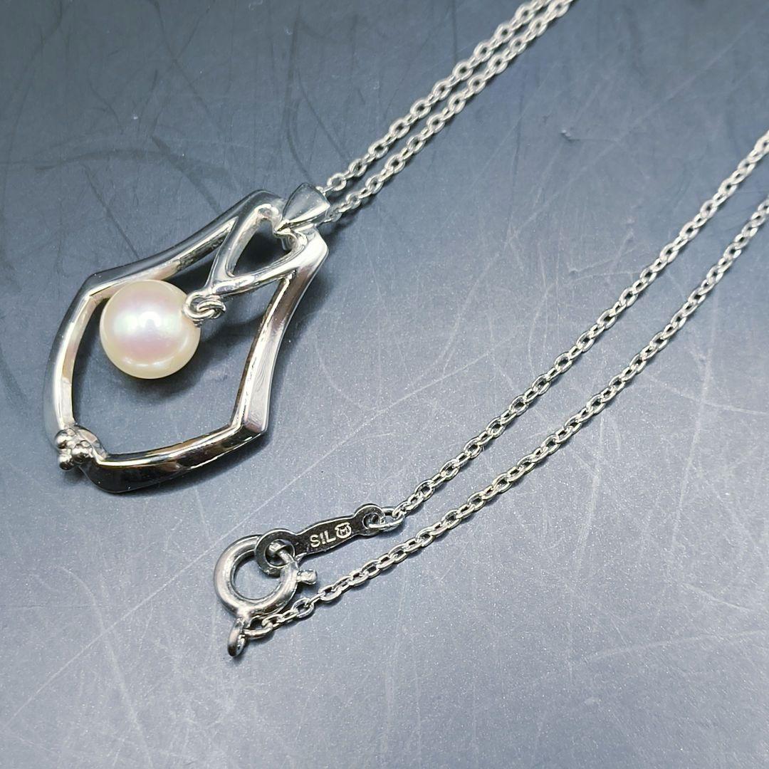 MIKIMOTO pearl necklace featuring a single 7mm pearl pendant with silver marking on 40.5cm chain