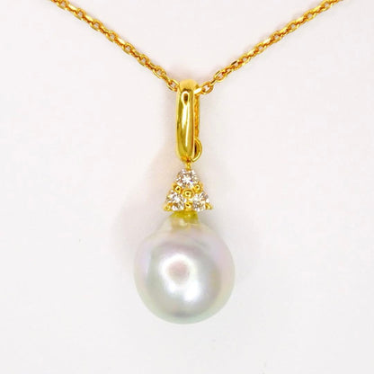 18K gold necklace with gray Akoya pearls and three small diamonds totaling 0.03 ct, 40cm length