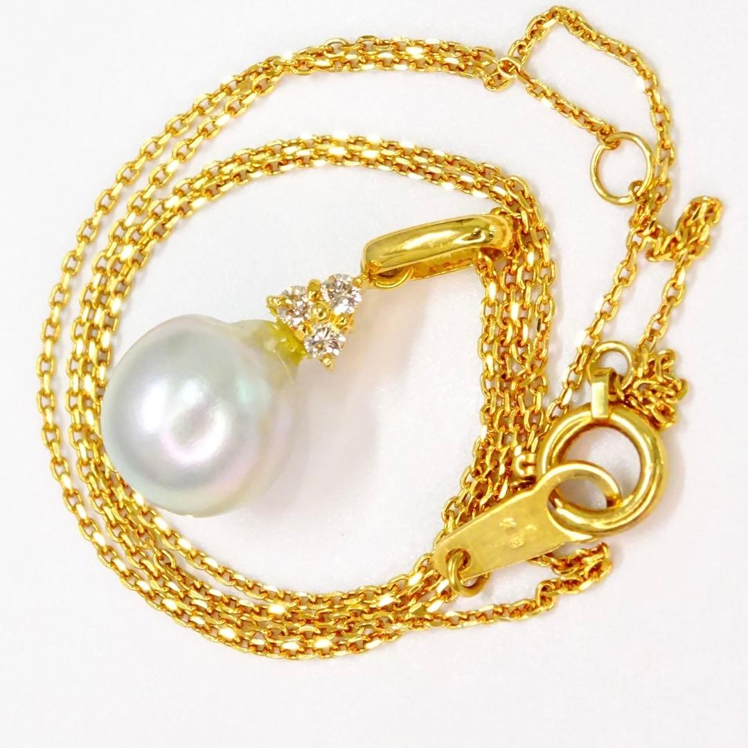 18K gold necklace with gray Akoya pearls and three small diamonds totaling 0.03 ct, 40cm length