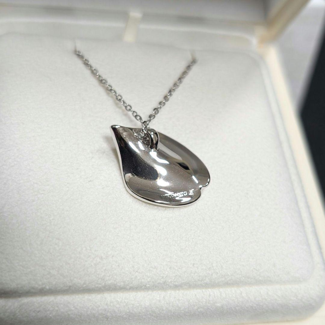 Mikimoto silver necklace pendant with petal metal design on a 50 cm chain