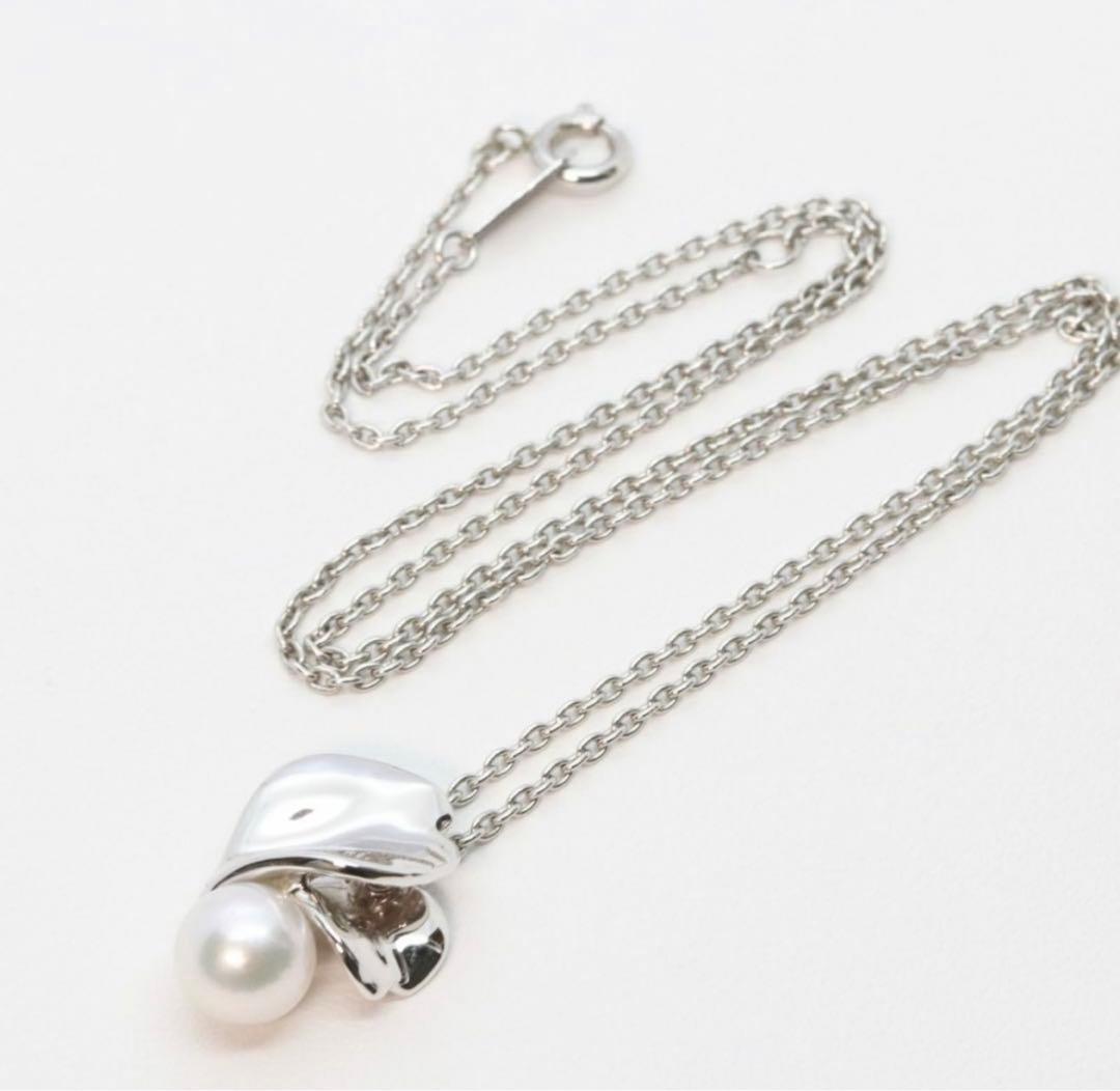 Mikimoto Silver Vendome Petal Necklace featuring a single pearl on silver petals, displayed on white background