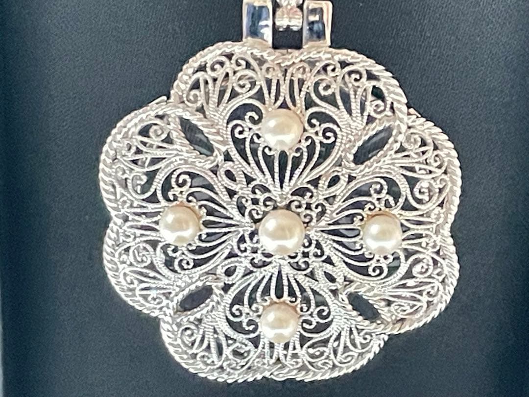 Law Kuro Pearl Pendant with five Akoya pearls on 68 cm 925 silver chain, handmade by craftsman