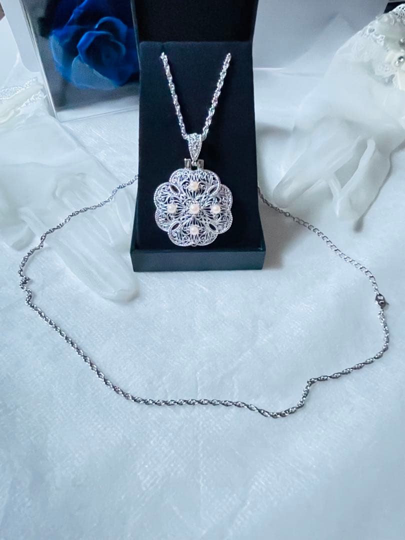 Law Kuro Pearl Pendant with five Akoya pearls on 68 cm 925 silver chain, handmade by craftsman