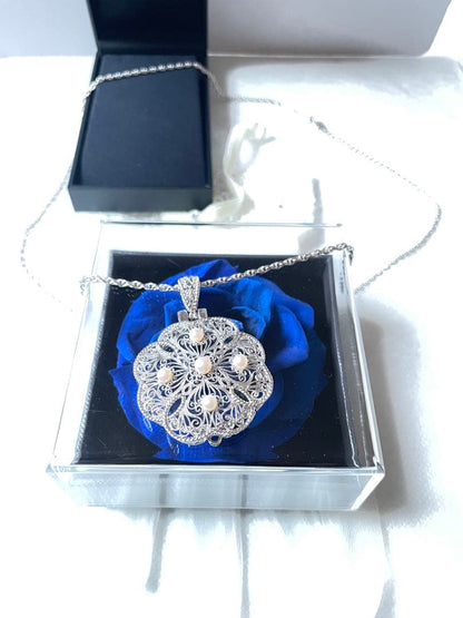Law Kuro Pearl Pendant with five Akoya pearls on 68 cm 925 silver chain, handmade by craftsman