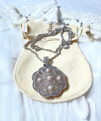 Law Kuro Pearl Pendant with five Akoya pearls on 68 cm 925 silver chain, handmade by craftsman