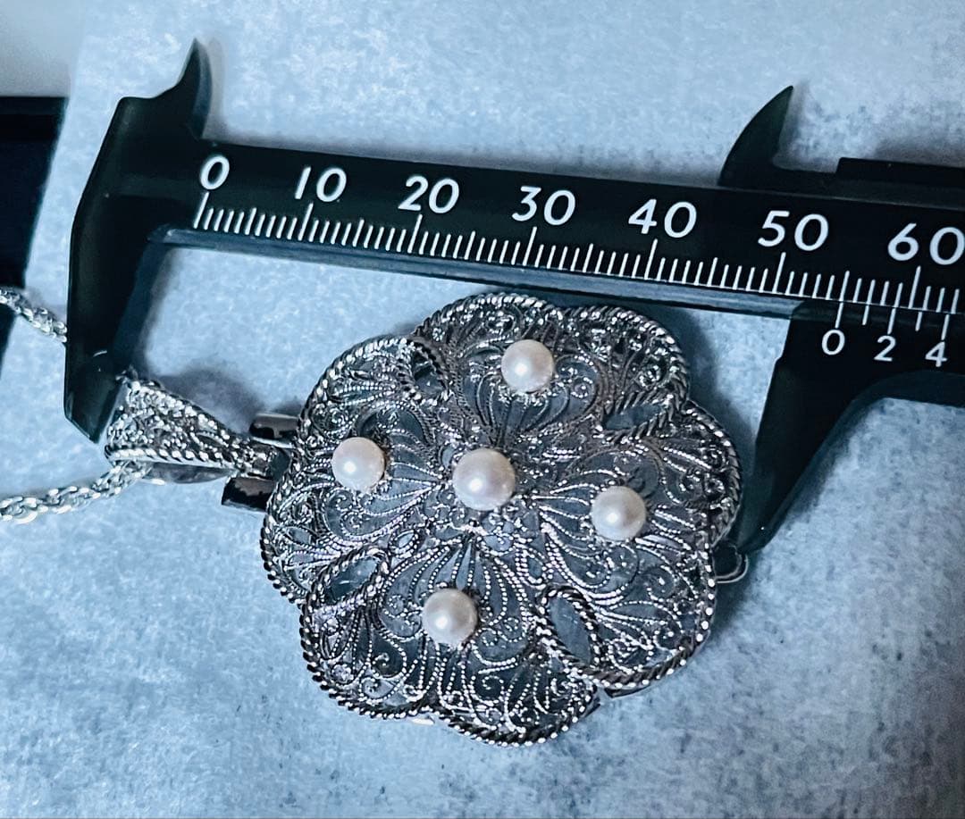 Law Kuro Pearl Pendant with five Akoya pearls on 68 cm 925 silver chain, handmade by craftsman