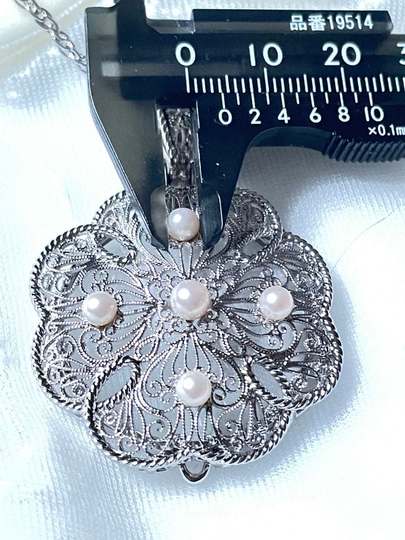 Law Kuro Pearl Pendant with five Akoya pearls on 68 cm 925 silver chain, handmade by craftsman