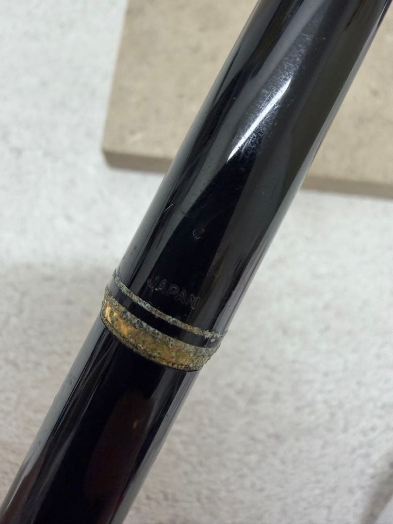 P32 14K 585 Pilot fountain pen with gold nib and sleek design