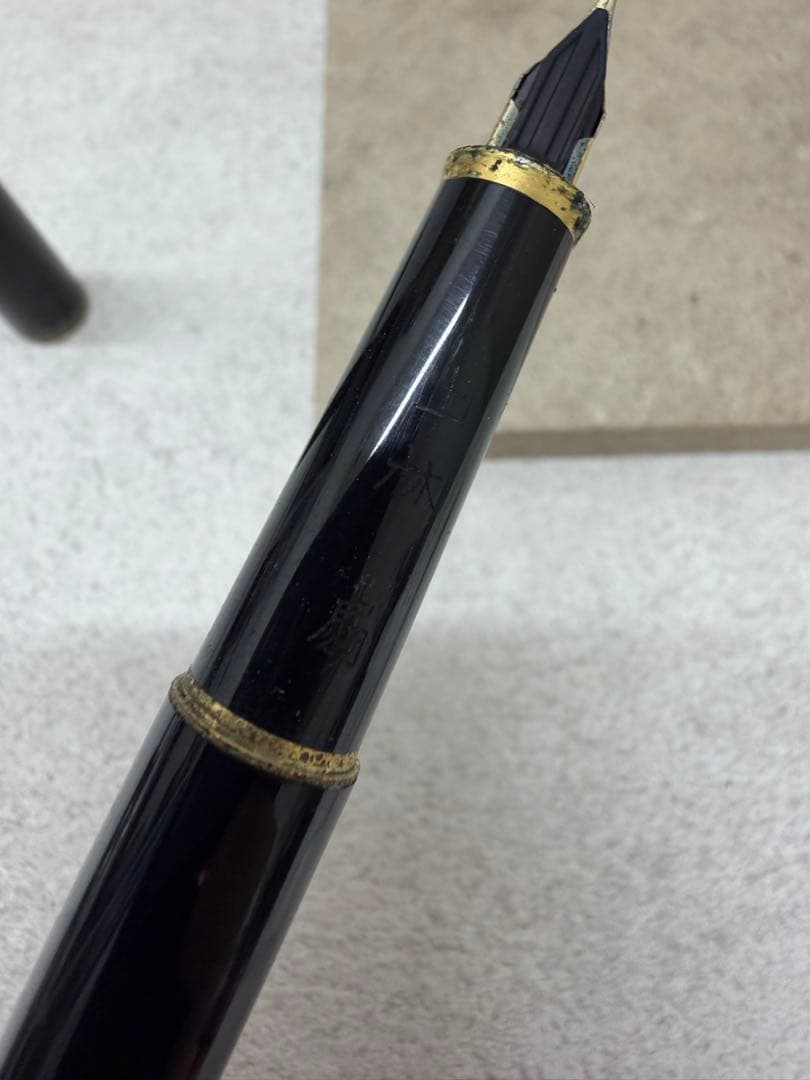 P32 14K 585 Pilot fountain pen with gold nib and sleek design