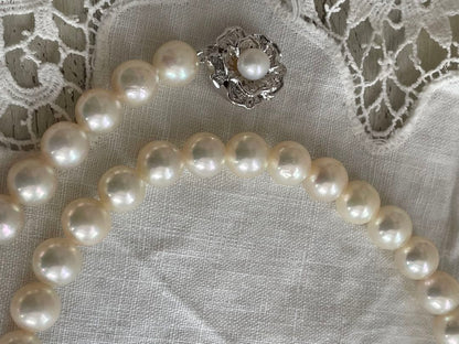 Akoya pearl necklace with 7.5-8mm white pink pearls and silver clasp displayed on white background