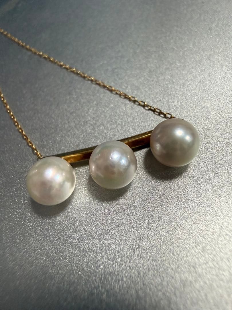 K18 Akoya pearl necklace with three 6.5mm pearls and a 45cm slide chain