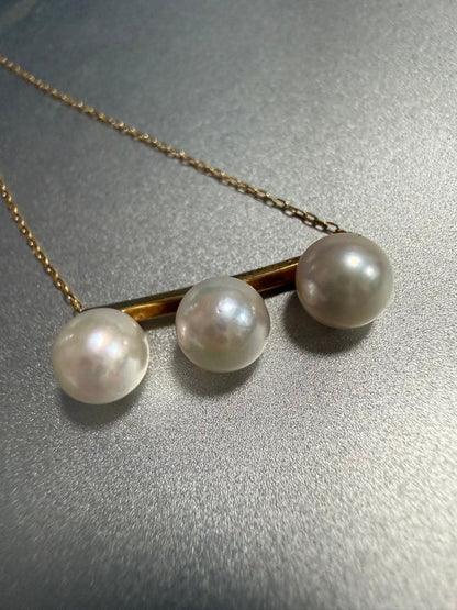 K18 Akoya pearl necklace with three 6.5mm pearls and a 45cm slide chain