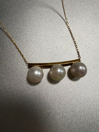 K18 Akoya pearl necklace with three 6.5mm pearls and a 45cm slide chain