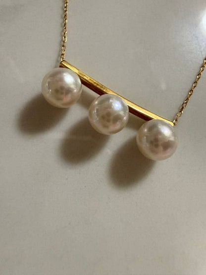K18 Akoya pearl necklace with three 6.5mm pearls and a 45cm slide chain