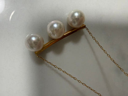 K18 Akoya pearl necklace with three 6.5mm pearls and a 45cm slide chain