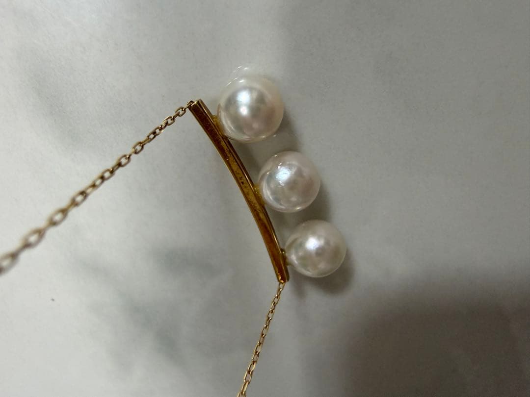 K18 Akoya pearl necklace with three 6.5mm pearls and a 45cm slide chain