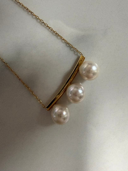 K18 Akoya pearl necklace with three 6.5mm pearls and a 45cm slide chain