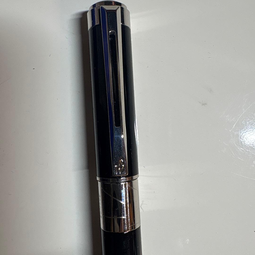 Waterman Perspective CT Black fountain pen with silver accents and lacquered metal body