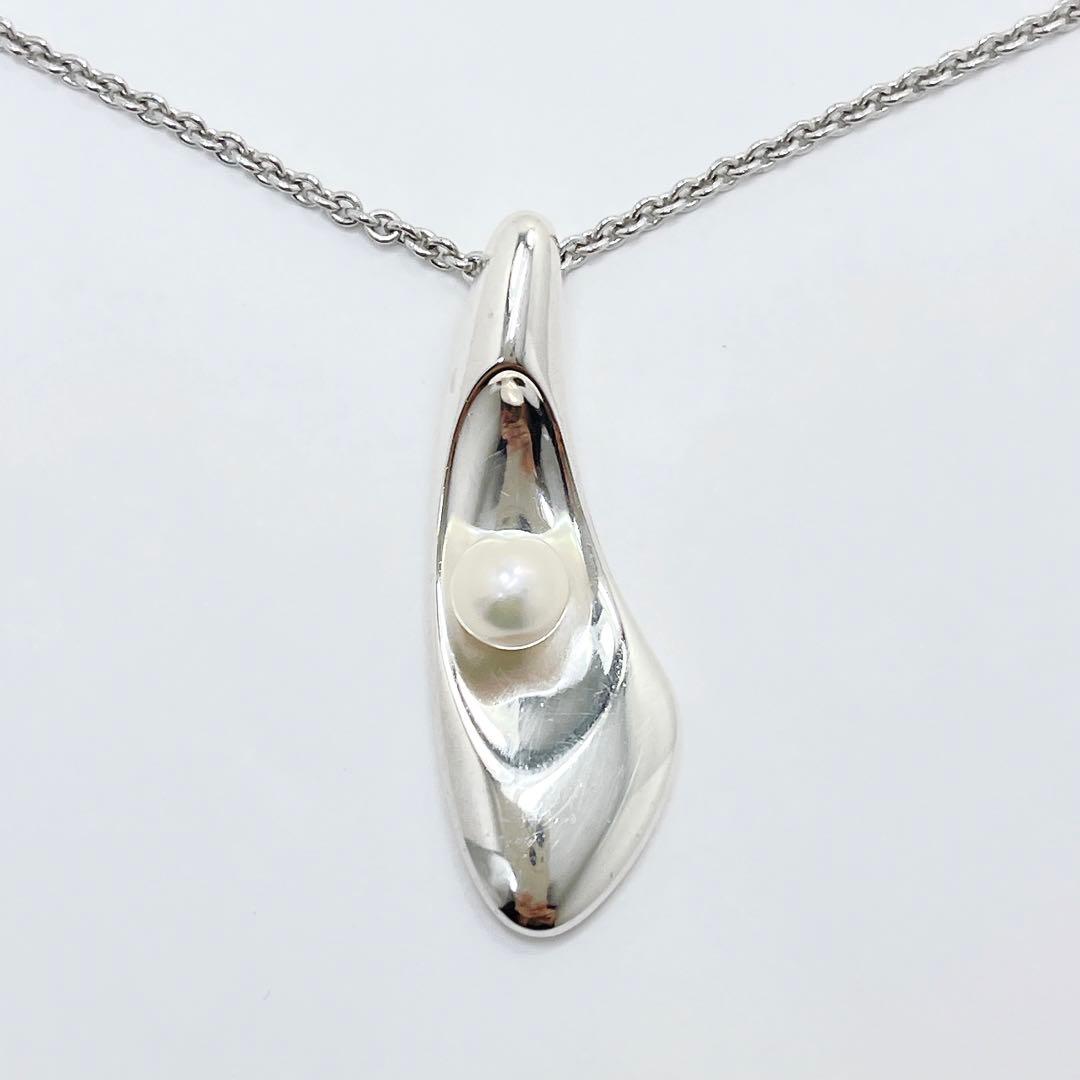Mikimoto Pearl Necklace with Silver 925 chain, elegant pearls on a silver chain