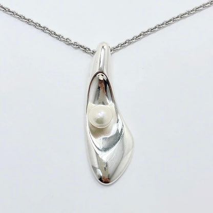 Mikimoto Pearl Necklace with Silver 925 chain, elegant pearls on a silver chain
