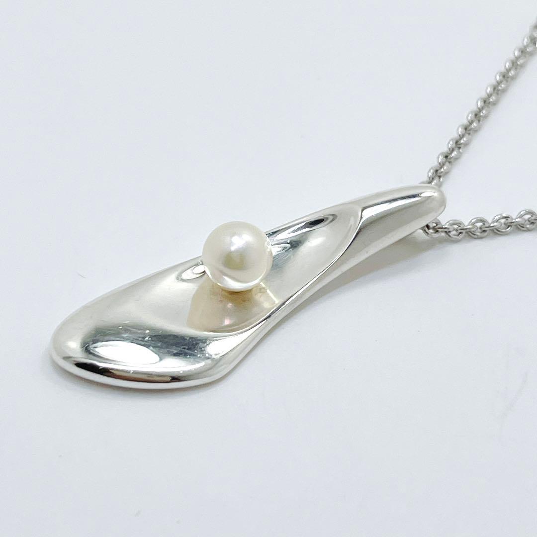Mikimoto Pearl Necklace with Silver 925 chain, elegant pearls on a silver chain