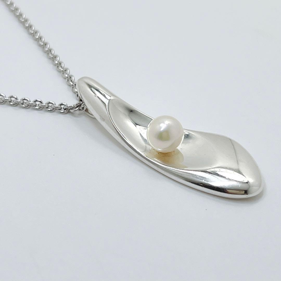 Mikimoto Pearl Necklace with Silver 925 chain, elegant pearls on a silver chain
