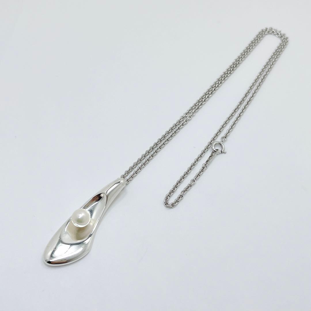Mikimoto Pearl Necklace with Silver 925 chain, elegant pearls on a silver chain