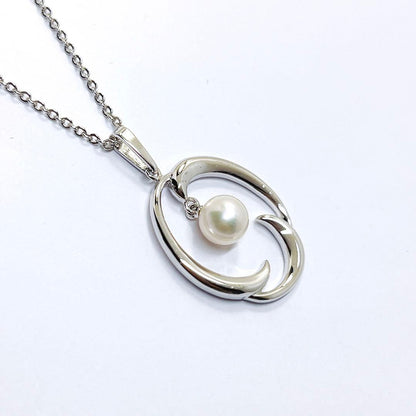 Mikimoto pearl necklace pendant featuring 6.4mm pearls set on a 45cm silver chain weighing 4.5g