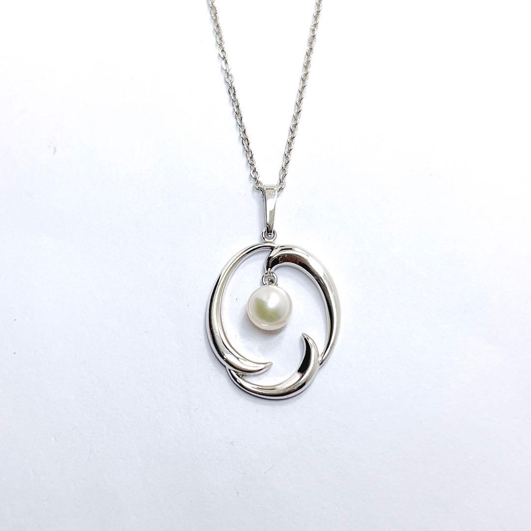 Mikimoto pearl necklace pendant featuring 6.4mm pearls set on a 45cm silver chain weighing 4.5g