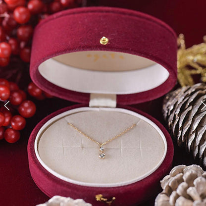 ageté 18K gold necklace with 46 cm length displayed on white background