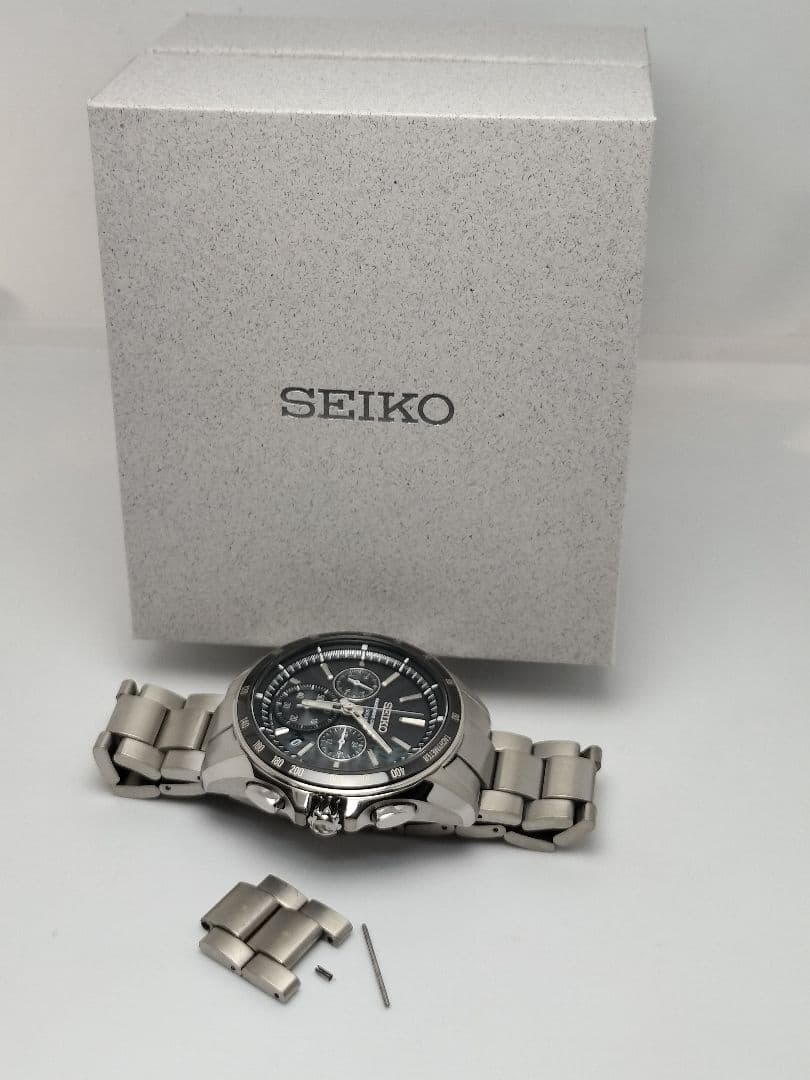 SEIKO 8B82 Solar Men's Watch — Japanese