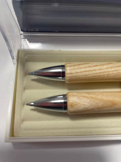 Pilot Jastmeet mechanical pencil and ballpoint pen set made of wood, unused and neatly displayed